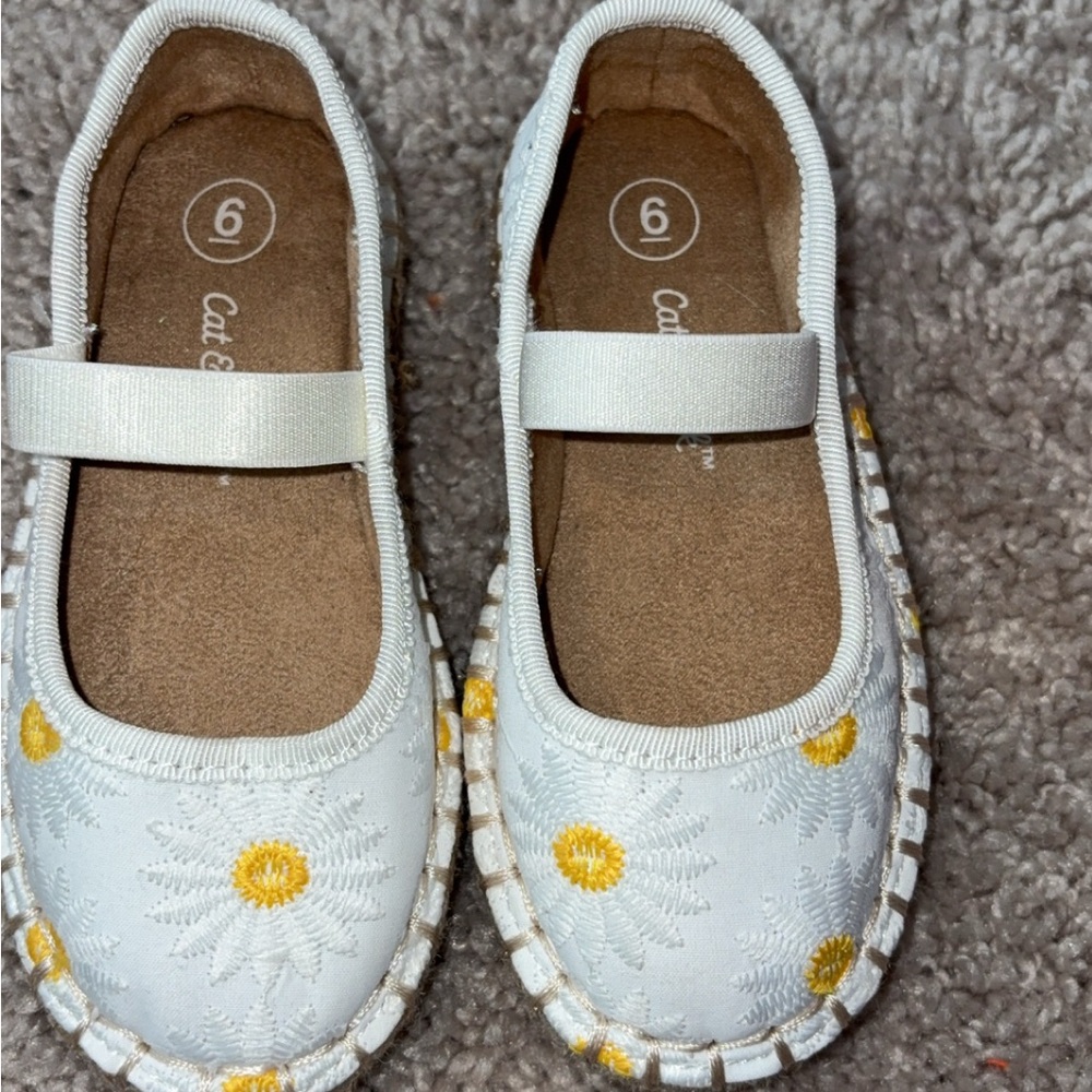 Cat & Jack White Mary Jane Shoes with Yellow Daisy Embroidery